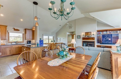 Whalehead Beach House | Margaritaville | 835 ft from the beach | Dog Friendly, Hot Tub | Corolla
