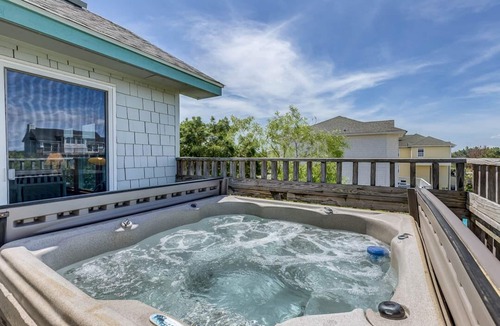 Whalehead Beach House | Margaritaville | 835 ft from the beach | Dog Friendly, Hot Tub | Corolla