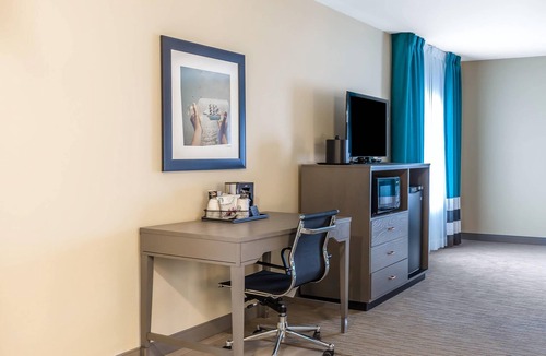 Chincoteague Hotel | Marina Bay Hotel & Suites, an Ascend Collection Hotel