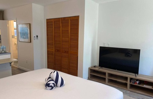 Hollywood South Central Beach Cabin | marine villas # 3 Beach access