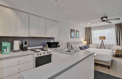 Hollywood South Central Beach Cabin | marine villas studio unit 2