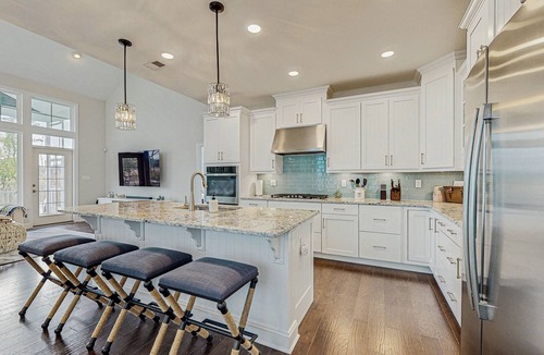 Cedar Neck House | Marlin Chase home with resort amenities, deck, grill, Free WIFI