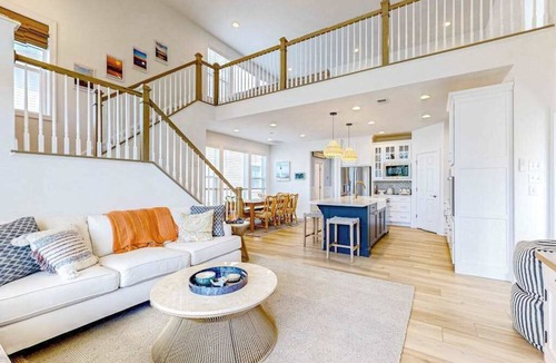 Cedar Neck House | Marlin Chase home with resort amenities, bikes, grill, EV charger - dog-friendly