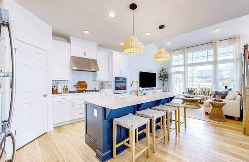Cedar Neck House | Marlin Chase home with resort amenities, bikes, grill, EV charger - dog-friendly