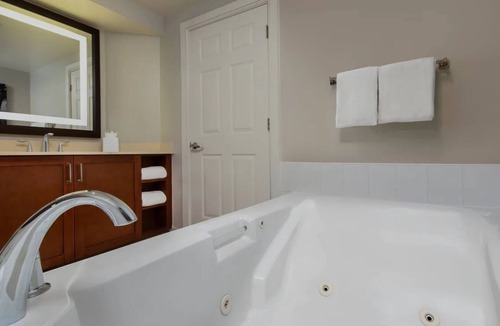 Central Beach Resort | 🌴 Marriott Beachplace Towers✨ Experience Paradise in a 2BR Villa - Sleeps 8!