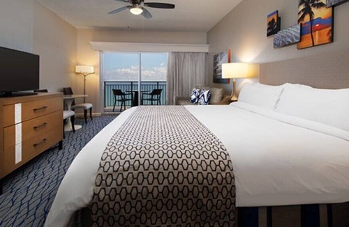 Barrier Island Resort | Marriott's BeachPlace Towers Studio--Walk to the Tortuga Music Festival Event!