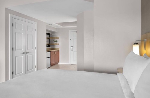 Central Beach Resort | MARRIOTT'S BEACH PLACE TOWERS Studio Sleeps 4