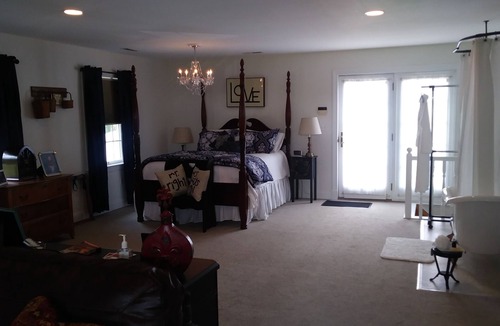 Secretary Bed & Breakfast | Marvel's on the Creek