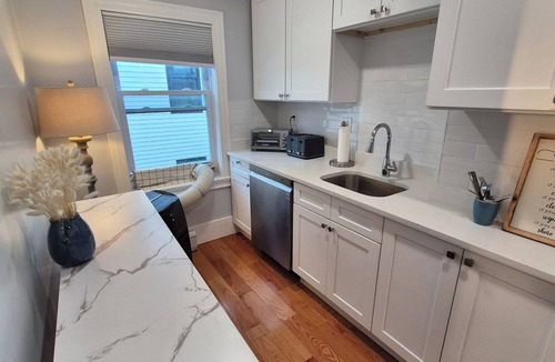 Fort Point Condo | Marvelous 2-bedroom condo in South Boston with Private Parking