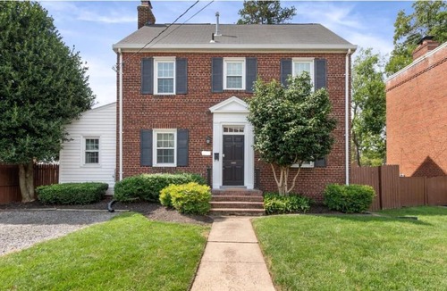 Potomac West House | Massive 5BR Historic CozySuites House