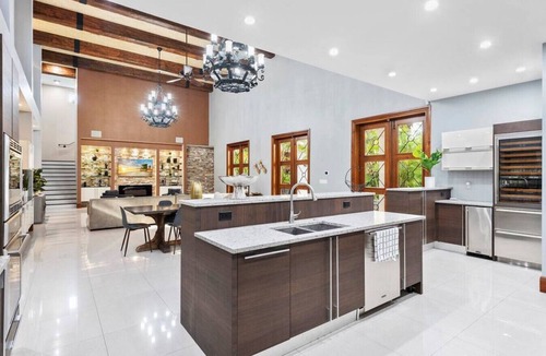 Hendricks and Venice Isles Villa | Massive Villa with GYM, POOL, JACUZZI ! Sleeps 12