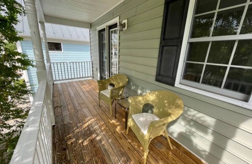 Venable House | Master Suite, Private Bath & Balcony, Walk to UVA!