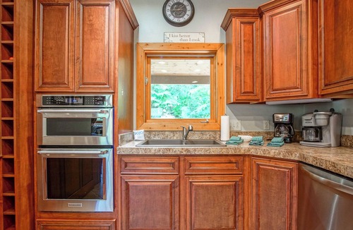 Edray House | Meadows 126 Luxury at Its Finest 4 Br Home
