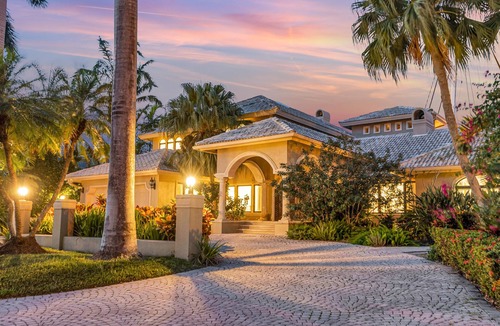 Harbor Beach House | Mediterranean Villa | Heated Pool | Venice of America | Riverside View | Venetian Key | RESlDENCES