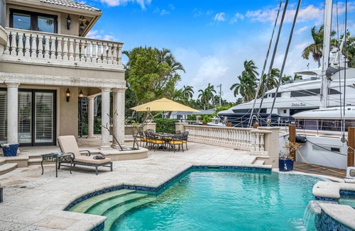 Harbor Beach House | Mediterranean Villa | Heated Pool | Venice of America | Riverside View | Venetian Key | RESlDENCES