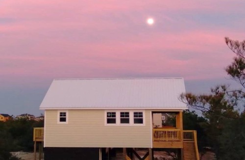 Corolla Cottage | Mellow For Shore-Built in 2023-3.5 Miles off pavement 4WD required-AIR DOWN!