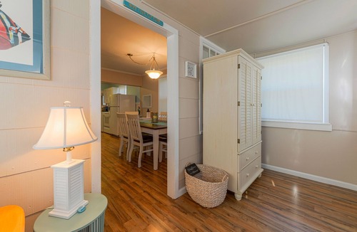 Villas House | MERMAID COTTAGE - 3 MINUTE WALK TO BEACH - VERY CHARMING & CLEAN!