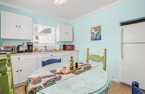 Cheriton Apartment | Mermaid Hideaway | Quaint & Affordable Tropical Getaway!