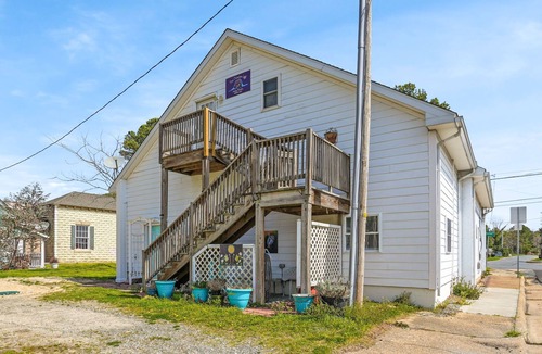 Cheriton Apartment | Mermaid Hideaway | Quaint & Affordable Tropical Getaway!