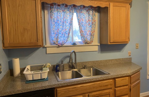 Bayview Cottage | Mermaid's and Mutts Retreat - Beach Front, Pet Friendly, Wi-Fi, Off-Street Park