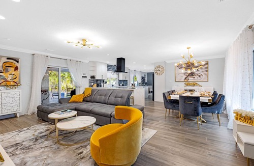 Imperial Point House | "MIA Coral" 3 Bed with The pool and Hot Tub