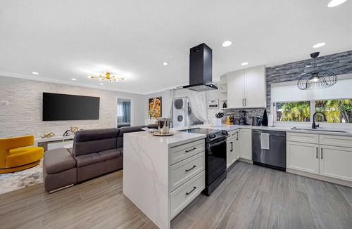 Imperial Point House | "MIA Coral" 3 Bed with The pool and Hot Tub