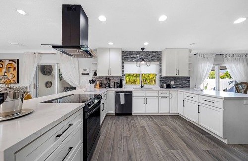 Imperial Point House | "MIA Coral" 3 Bed with The pool and Hot Tub