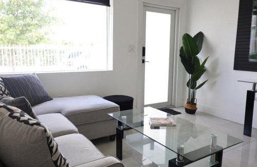 Allapattah House | Miami 2BR Home l Jackson Hospital l Parking
