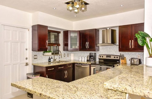 Highland Lakes Villa | Miami 4 Bedroom Villa With Pool In Gated Community Minutes From Aventura Mall & Many Attractions