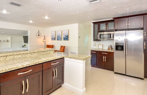 Highland Lakes Villa | Miami 4 Bedroom Villa With Pool In Gated Community Minutes From Aventura Mall & Many Attractions