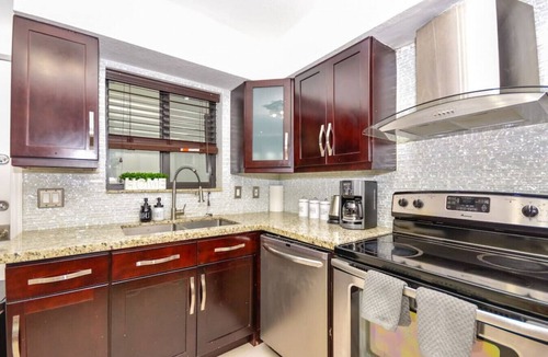 Highland Lakes Villa | Miami 4 Bedroom Villa With Pool In Gated Community Minutes From Aventura Mall & Many Attractions