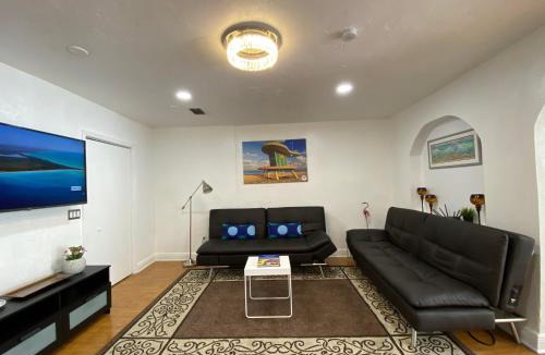 Flamingo/Lummus Bed & Breakfast | Miami Beach Rooms B&B