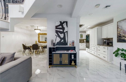Little Havana House | Miami Central: Pool, BBQ, Ping-Pong & Billiards