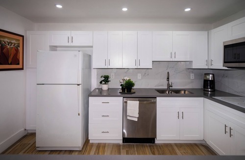 Sunny Isles Beach Apartment | Miami Condo Sleeps 6+ Walk to Beach + FREE Parking Beach, Sun & FUN