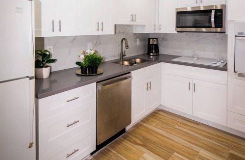 Sunny Isles Beach Apartment | Miami Condo Sleeps 6+ Walk to Beach + FREE Parking Beach, Sun & FUN