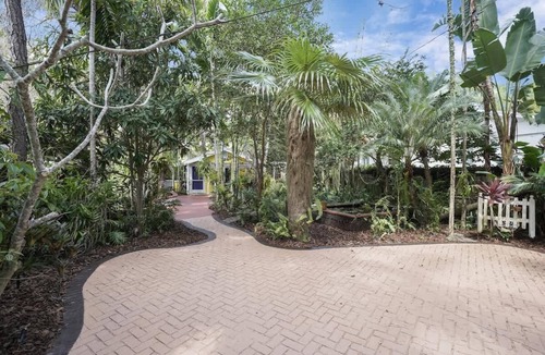 South Miami Cottage | Miami Cottage By Dream Vacation