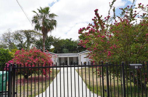 Northeast Miami House | Miami Design District 4 Bedroom 3.5 Baths House Free Gated Parking