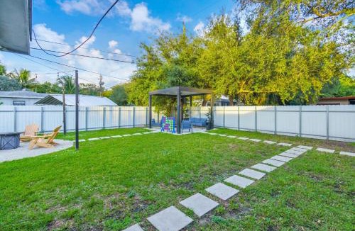 Golden Glades House | Miami Dream Home With 4 Bedrooms Game Room And Backyard Oasis