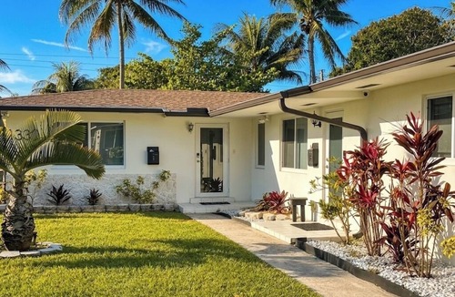 North Miami House | Miami Escape 2BR/2BA 2025 SUV Rental Available