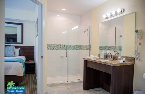 North Beach Hotel | Miami Getaway! Close to Art Deco, Port of Miami, Shopping Center! Pool