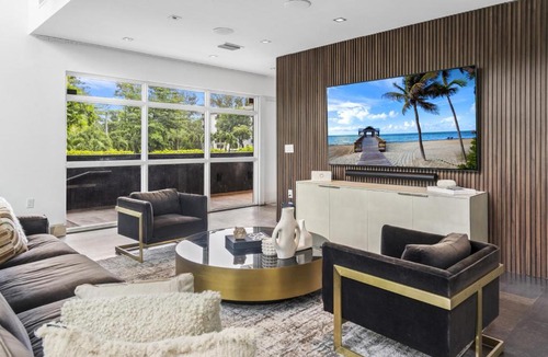Northeast Coconut Grove Villa | Miami Getaway Villa - Villa Nova