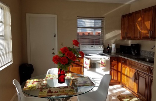 Miami Shores Apartment | MIAMI HOME 100% PRIVATE: S. Check-in F WiFi & PKG