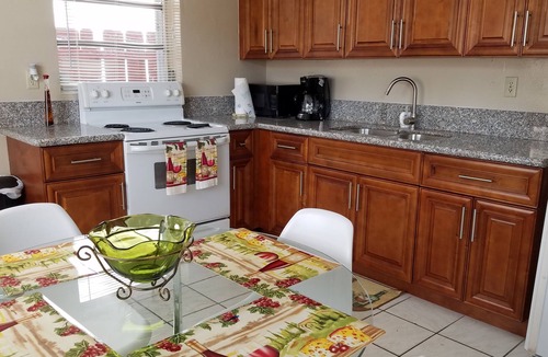 Miami Shores Apartment | MIAMI HOME 100% PRIVATE: S. Check-in F WiFi & PKG