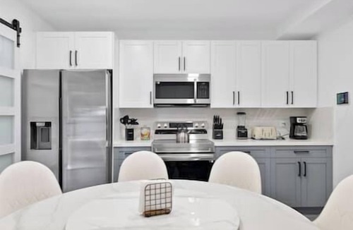 Miami Shores House | Miami Hotel Home + jacuzzi+sauna +barbecue