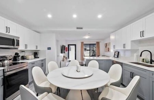 Miami Shores House | Miami Hotel Home + jacuzzi+sauna +barbecue