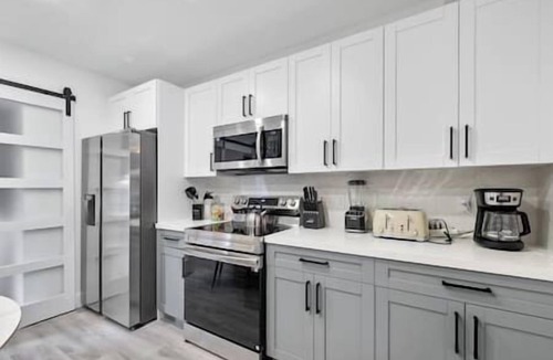 Miami Shores House | Miami Hotel Home + jacuzzi+sauna +barbecue