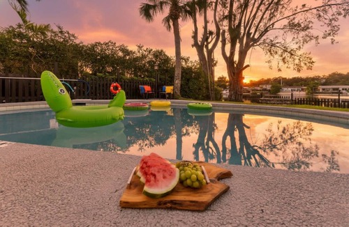 Ojus House | Miami Lakefront 5BR Pool | Near Beach | Sleeps 14