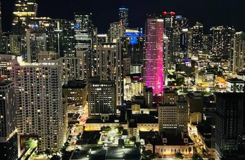 Downtown Miami Apartment | Miami Luxe Sky 27 Skyline View Stunning Water & City Lights View, Resort Pool,Gym,Spa Restaurants