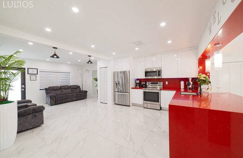Coral Terrace House | Miami Luxury Retreat/10 Min to MIA Airport/BBQ
