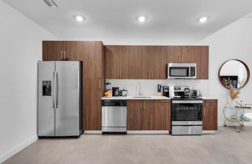 Overtown Apartment | Miami Magic Vibrant 2 Bedroom with Free Parking